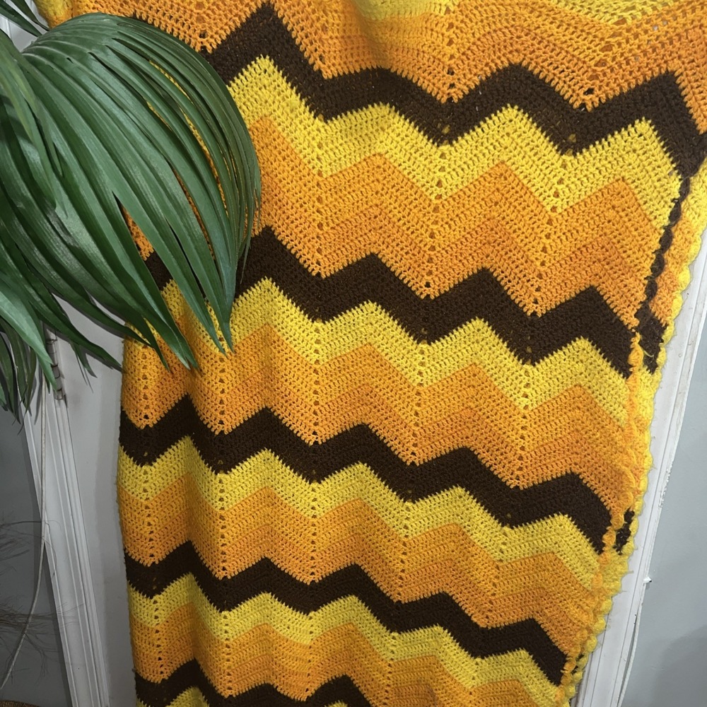 Vintage Boho Zig‎ Zag Crocheted Afghan. Beautiful hand made 80x130 Lemon  Pumkin